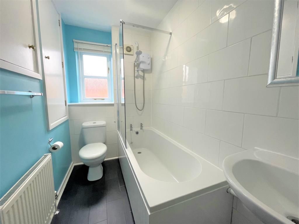 Property photo 2 of 8 Bathroom