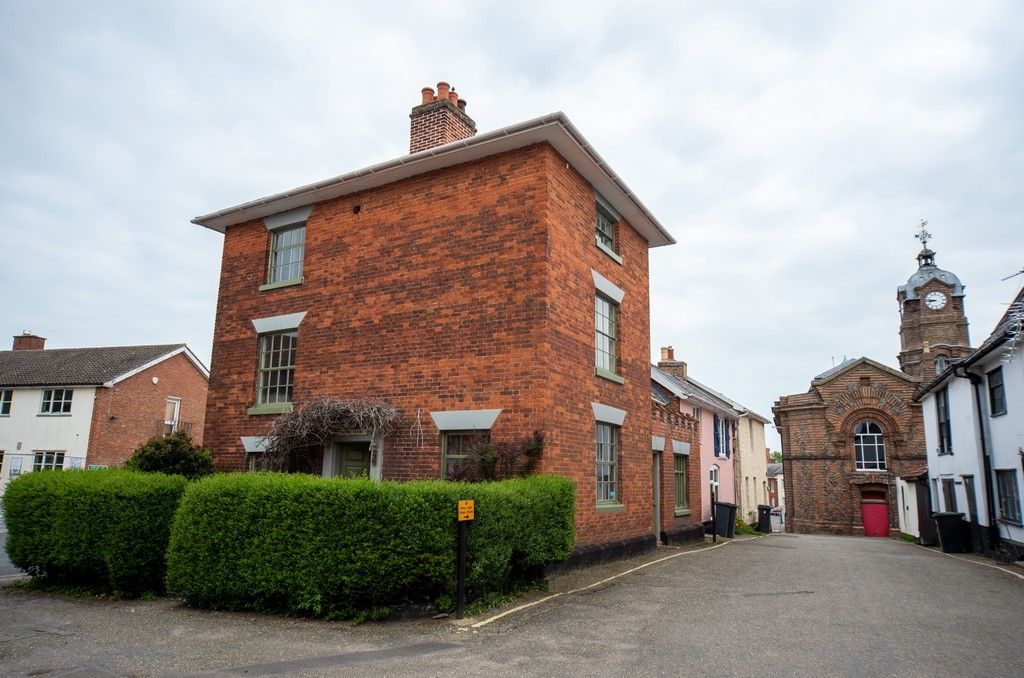 Property photo 1 of 23