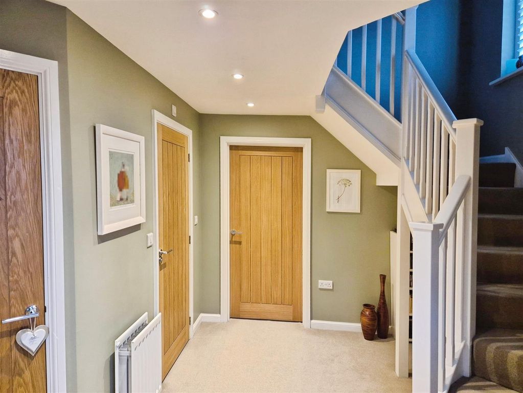 Property photo 3 of 15 E70Faf50-Geneva 20New 203.Jpg