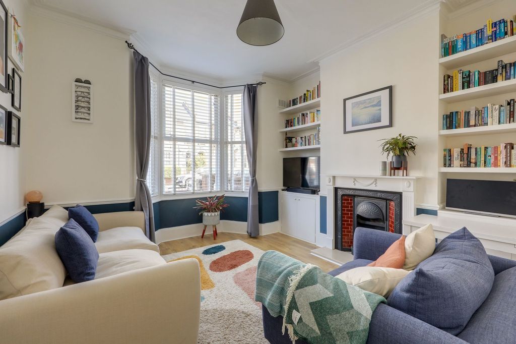 Property photo 1 of 12