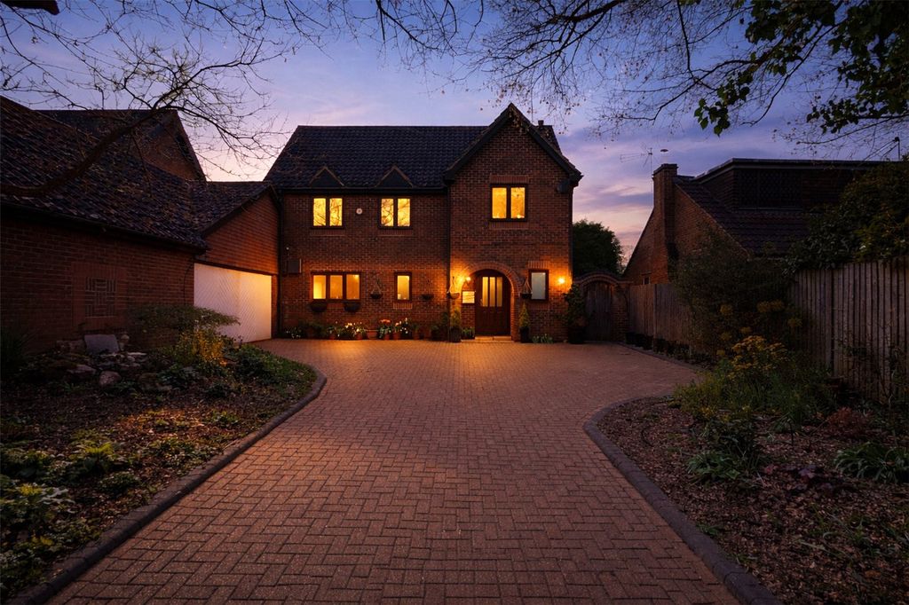 Property photo 2 of 19 Picture No. 27