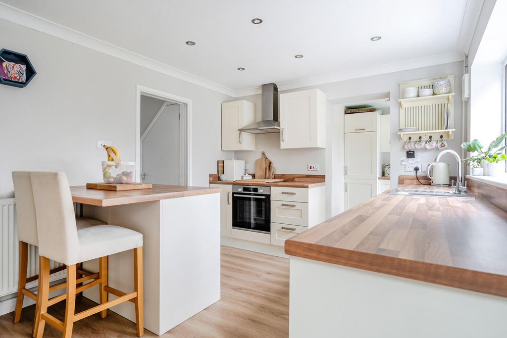 Property photo 3 of 20 Kitchen