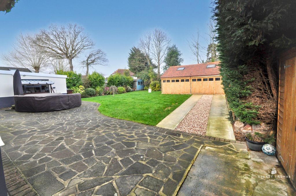 Property photo 2 of 21