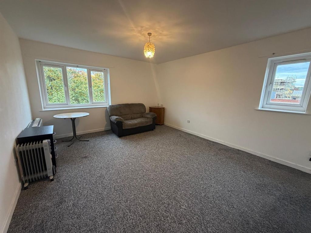 Property photo 2 of 6 83d7103c-Db92-47Ac-9Ebf-ce375061B6c8.Jpeg