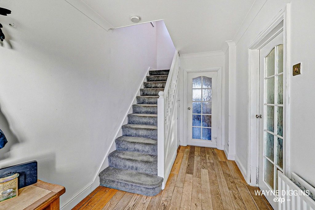 Property photo 2 of 25