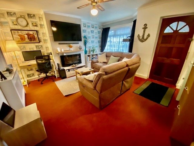 Property photo 3 of 18 Lounge