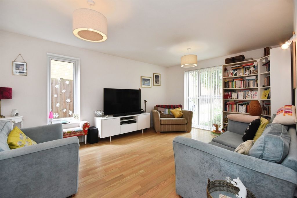 Property photo 3 of 17