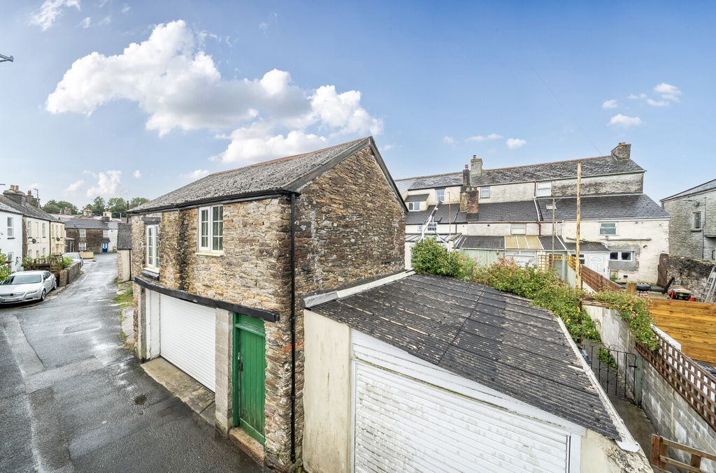 Property photo 3 of 17 1344677-1-68B8158...