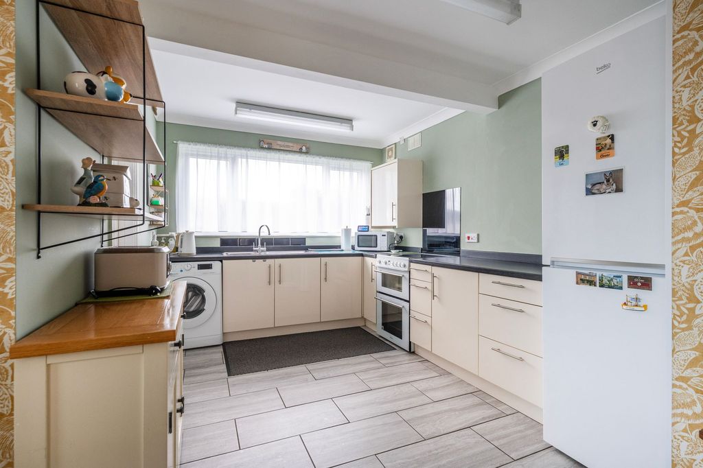 Property photo 2 of 21