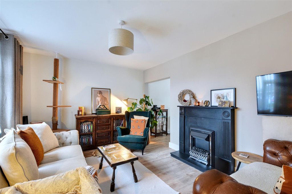 Property photo 3 of 28 Lounge_1.Jpeg