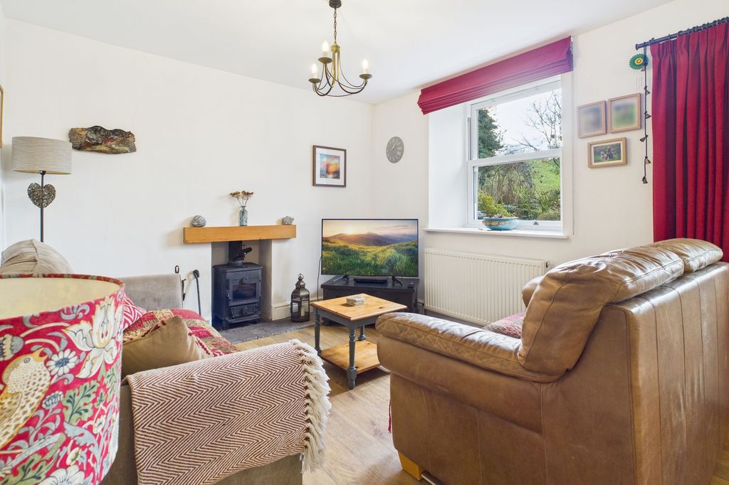 Property photo 2 of 27