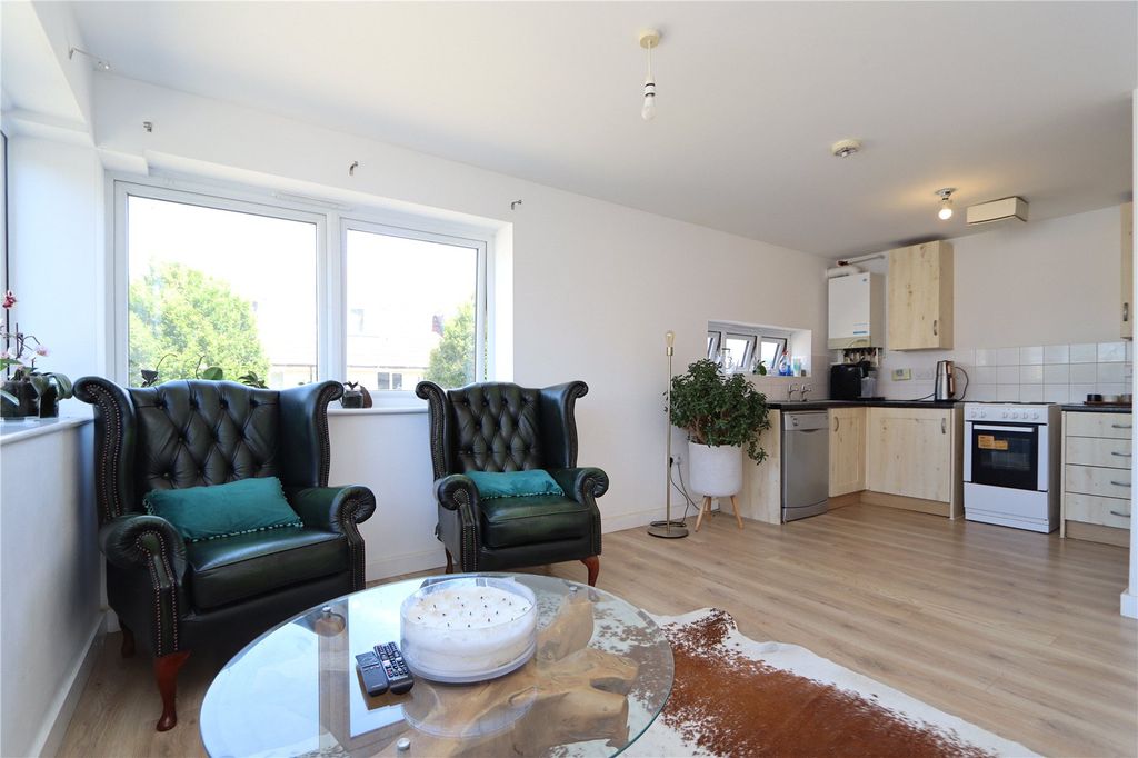 Property photo 3 of 11 Picture No. 02
