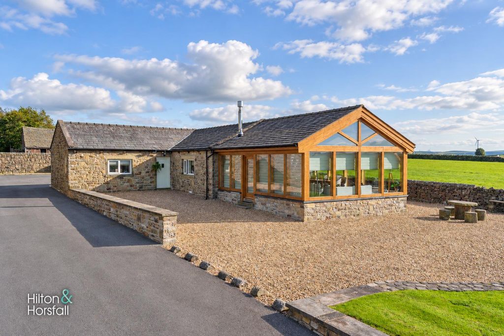 Property photo 1 of 24 Croft Cottage