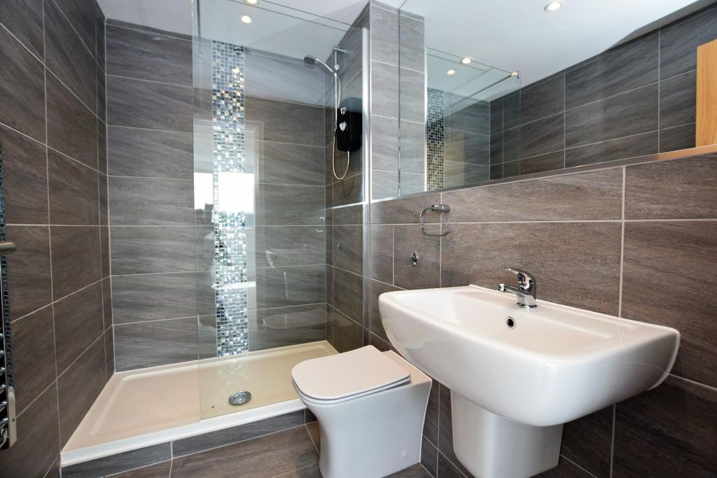 Property photo 2 of 8 O4Fotyuqlkqz8W7457J2Rw.Jpg