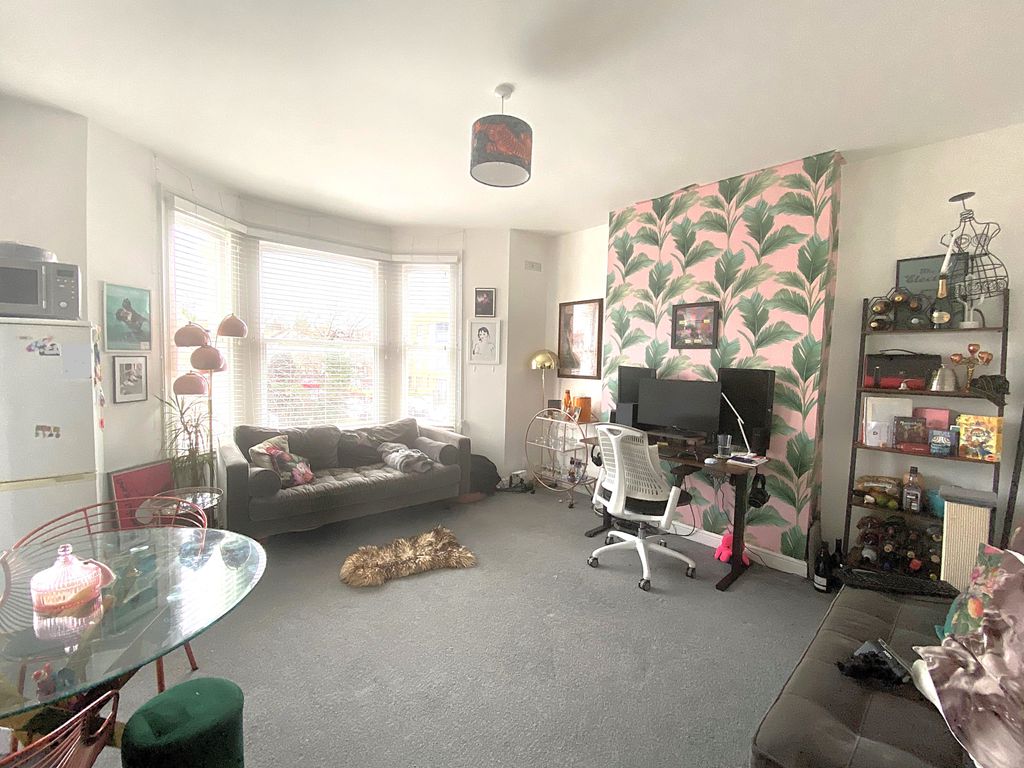 Property photo 2 of 7 Lounge