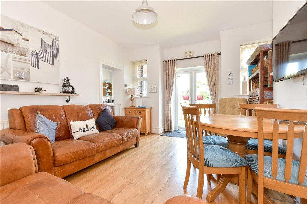 Property photo 3 of 9 Lounge