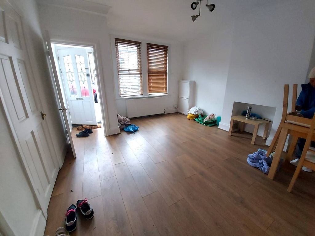 Property photo 2 of 7 Gallery