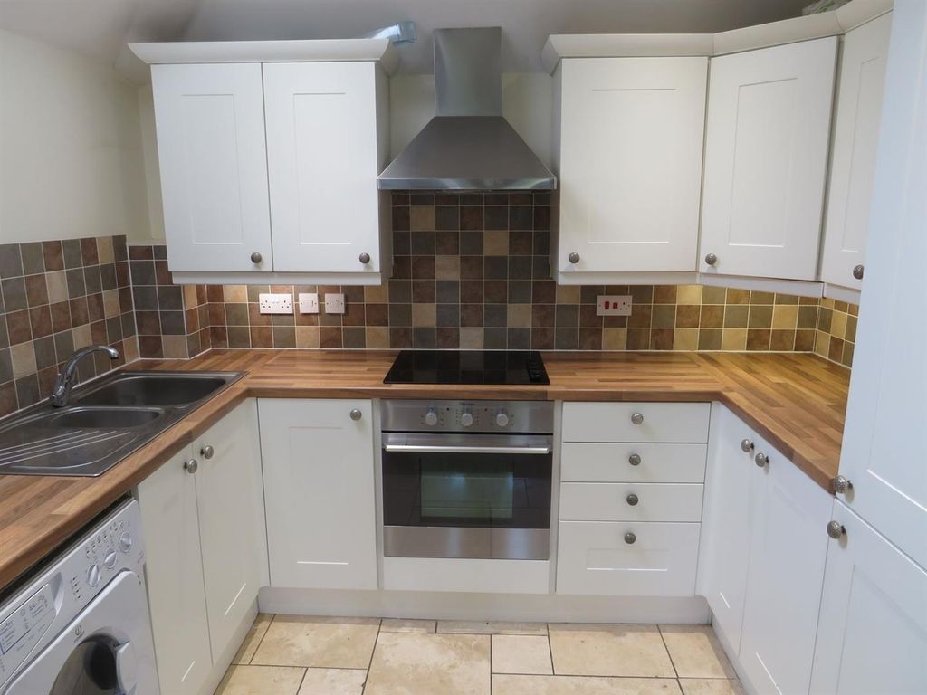 Property photo 2 of 8 Kitchen