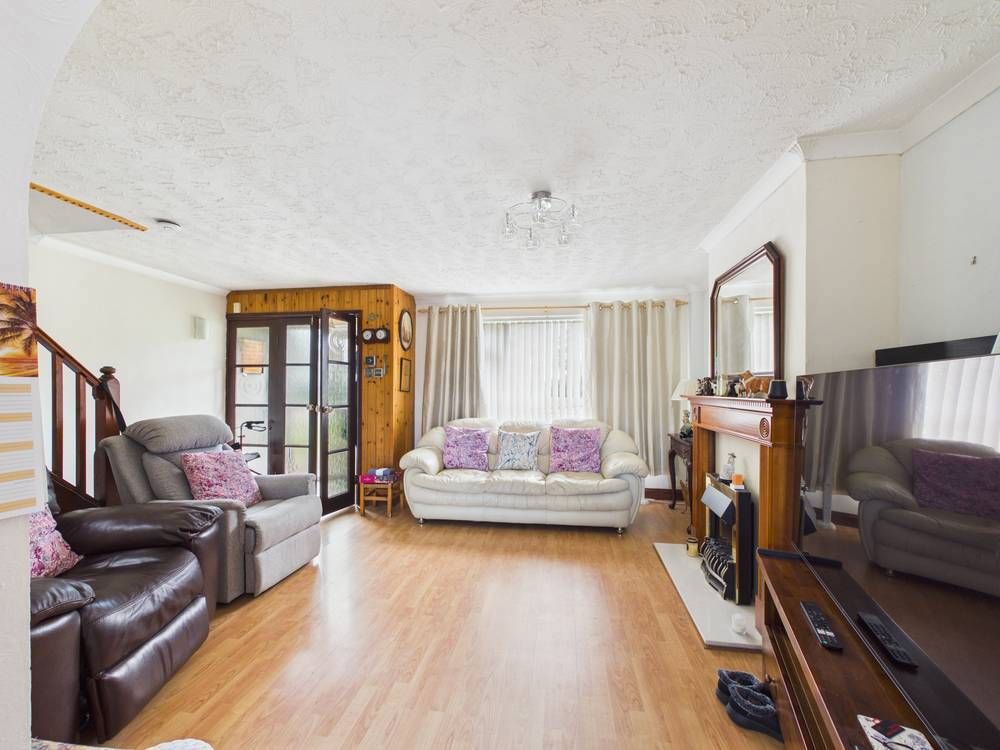 Property photo 3 of 14 Giraffe360-Still013