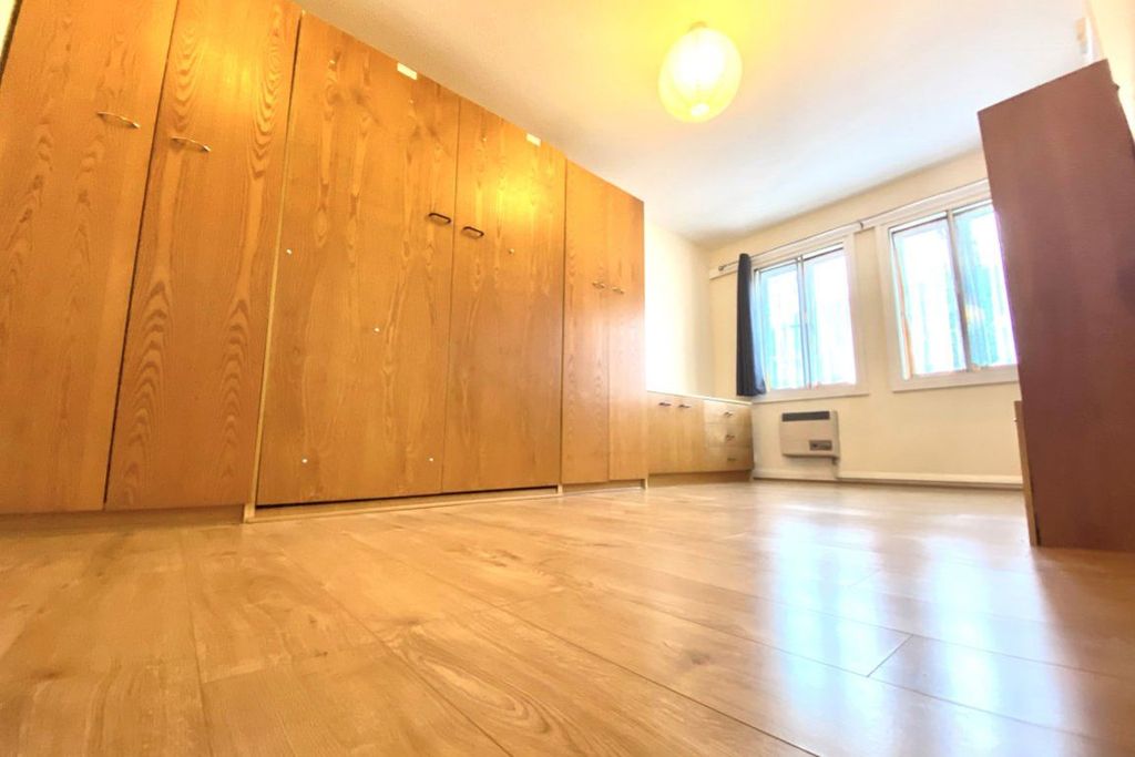 Property photo 3 of 5