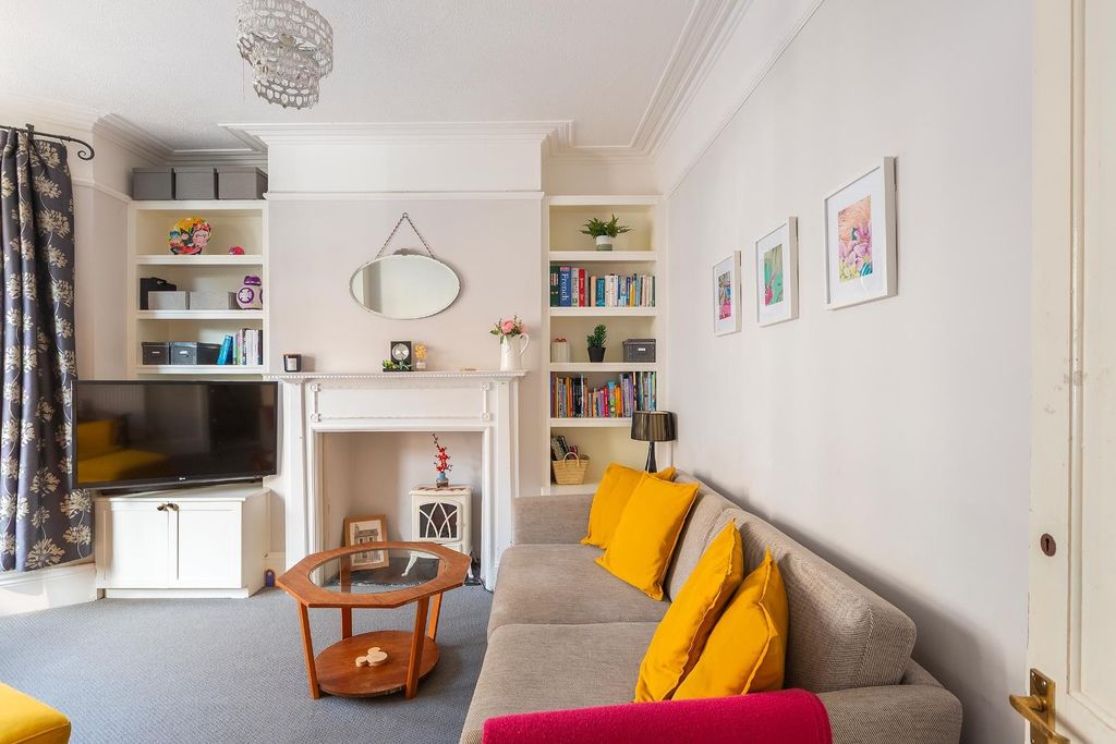 Property photo 1 of 33 6I1Rse - Living Room C.Jpg