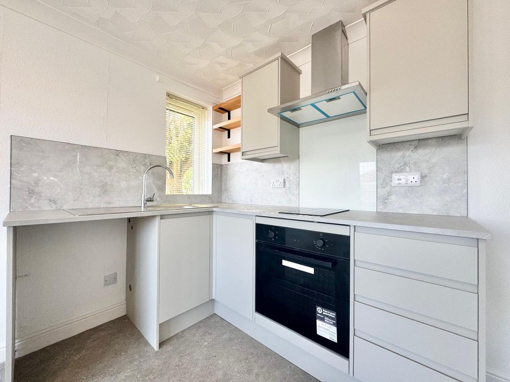 Property photo 2 of 9 Kitchen