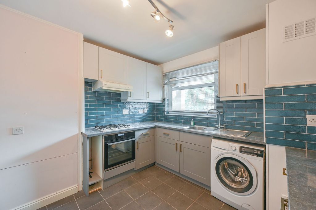 Property photo 2 of 24