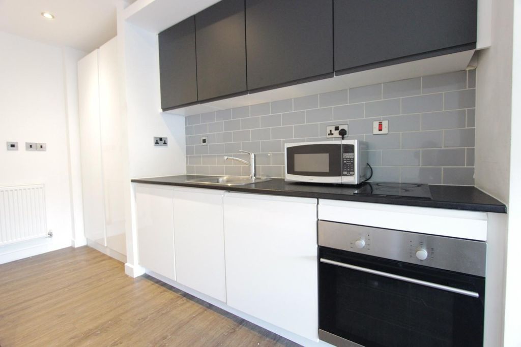 Property photo 2 of 8 3. Kitchen.Jpg