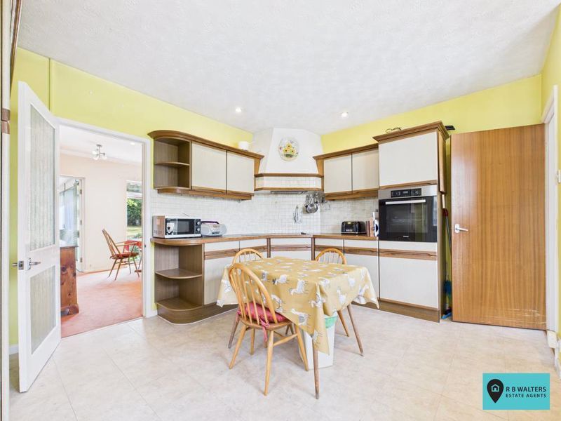 Property photo 2 of 16 Kitchen/Breakfast Room