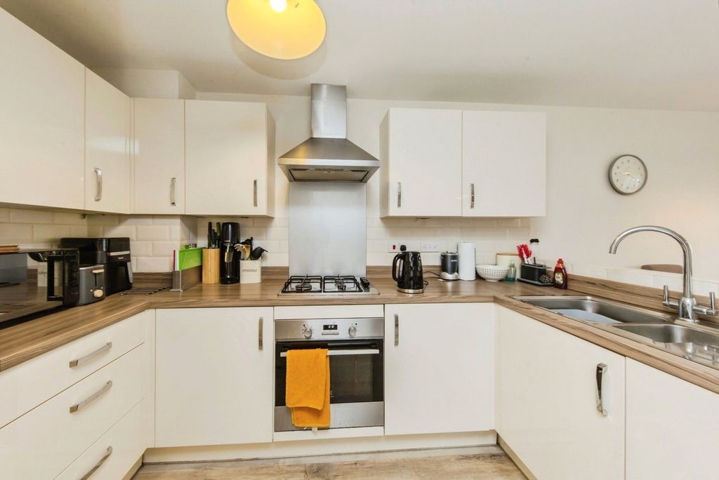 Property photo 2 of 17 Photo