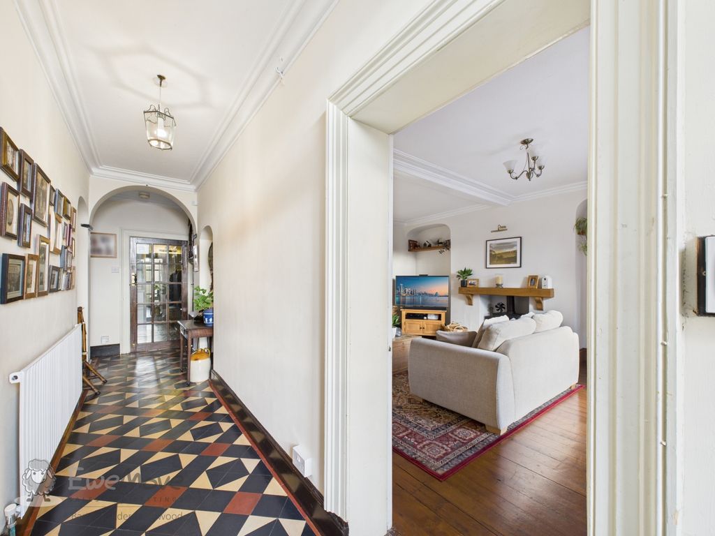 Property photo 3 of 29 Entrance Hall