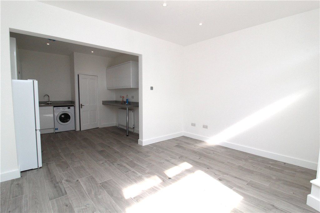 Property photo 2 of 8 Reception/Kitchen