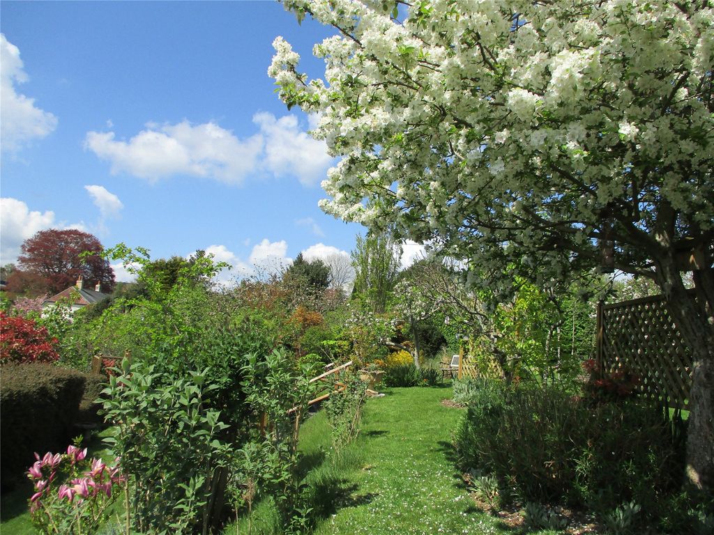 Property photo 2 of 18 Garden