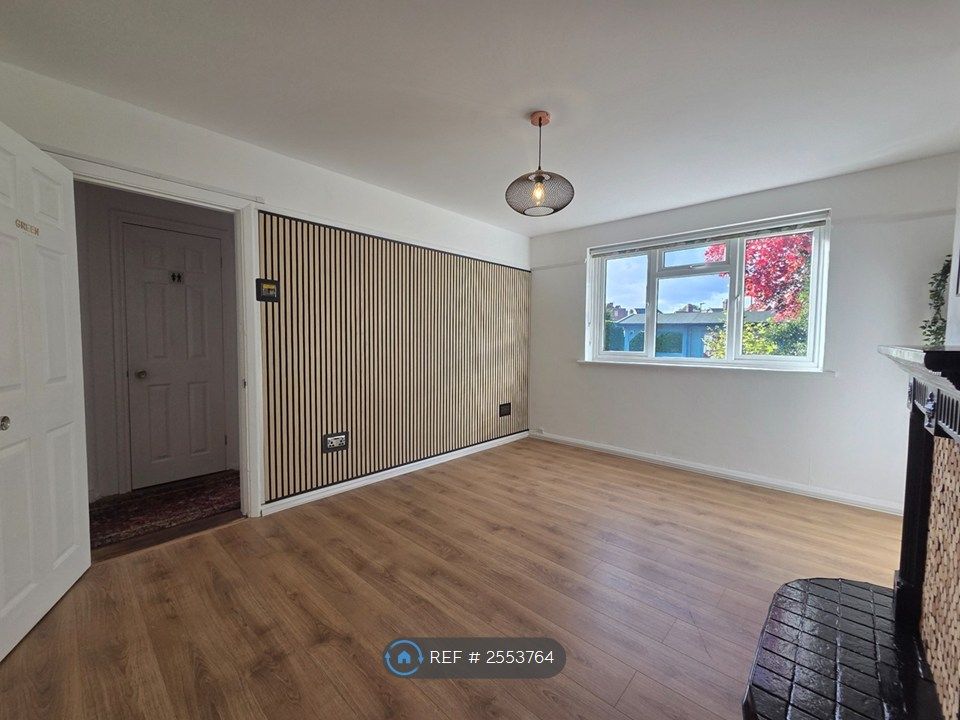 Property photo 2 of 26 Living Room