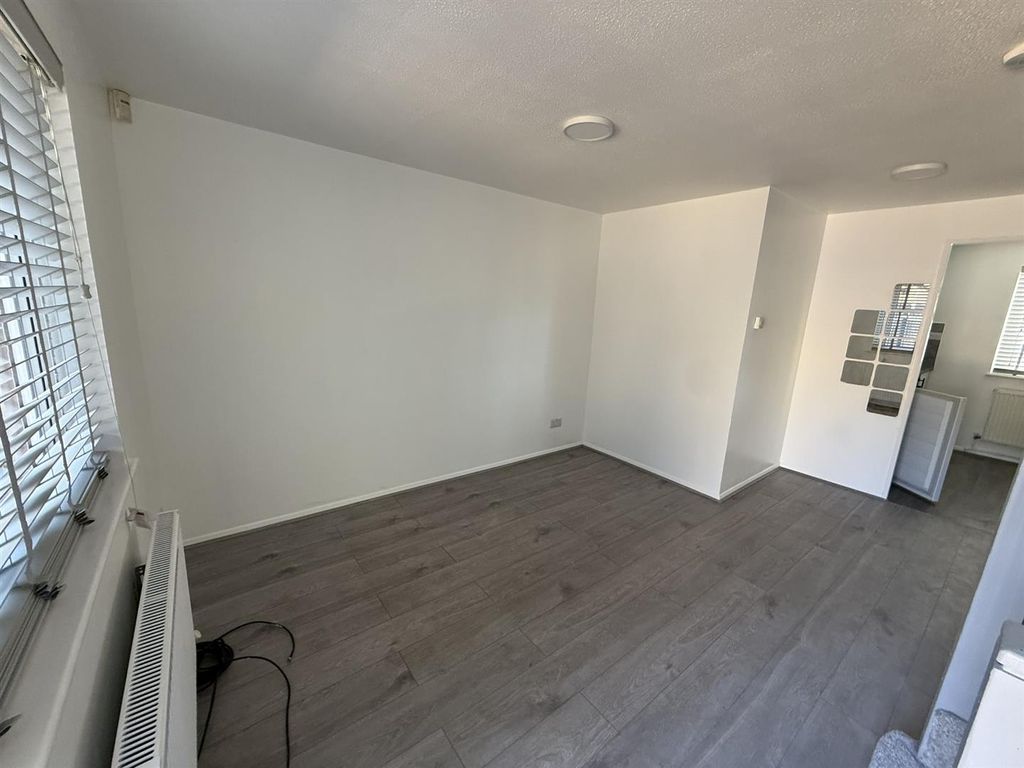 Property photo 3 of 9 Living Room
