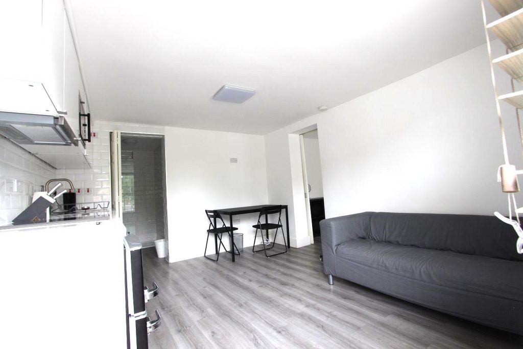 Property photo 2 of 6 425D4F0A-60D5-41CD-B172-E56Fe8F98B16.Jpg