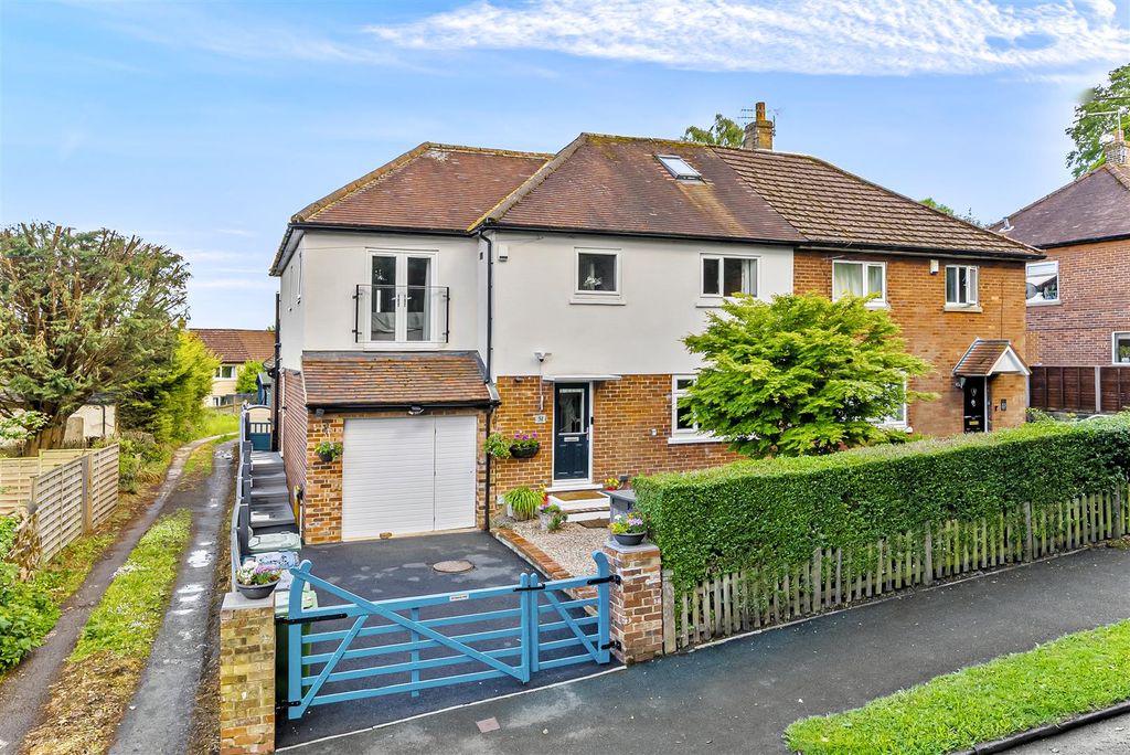 Property photo 1 of 30 Derry Hill