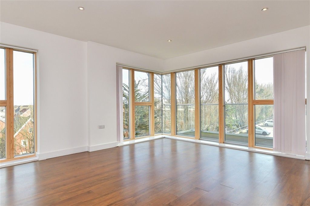 Property photo 3 of 11 Kitchen/ Lounge