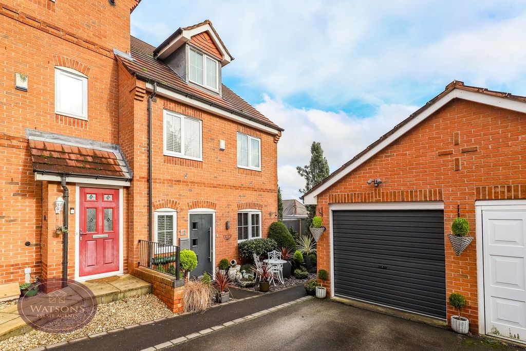 Property photo 1 of 32