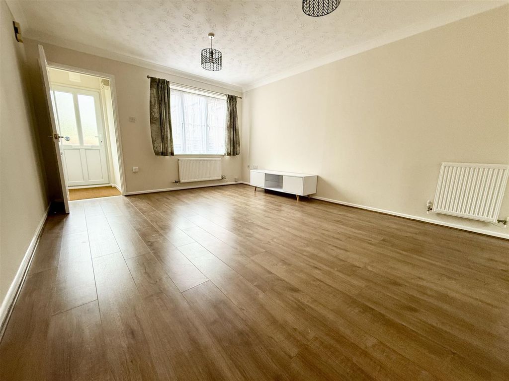 Property photo 3 of 14 Lounge