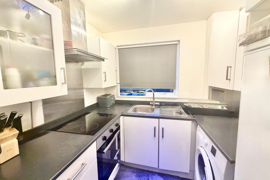 Property photo 3 of 7 Kitchen.Jpg