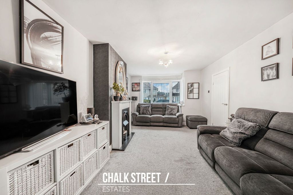 Property photo 2 of 25