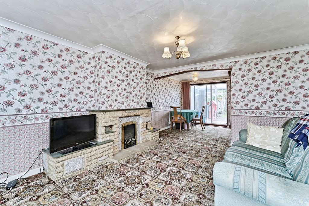 Property photo 2 of 15 Lounge/Dining Room