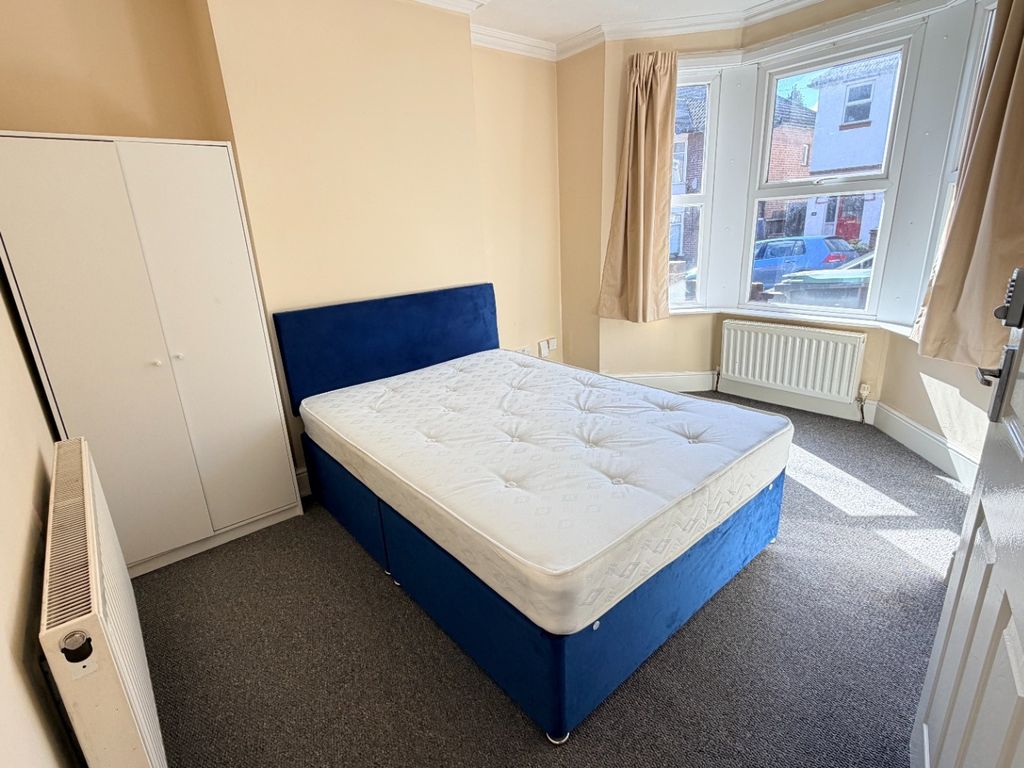 Property photo 2 of 8 5152831