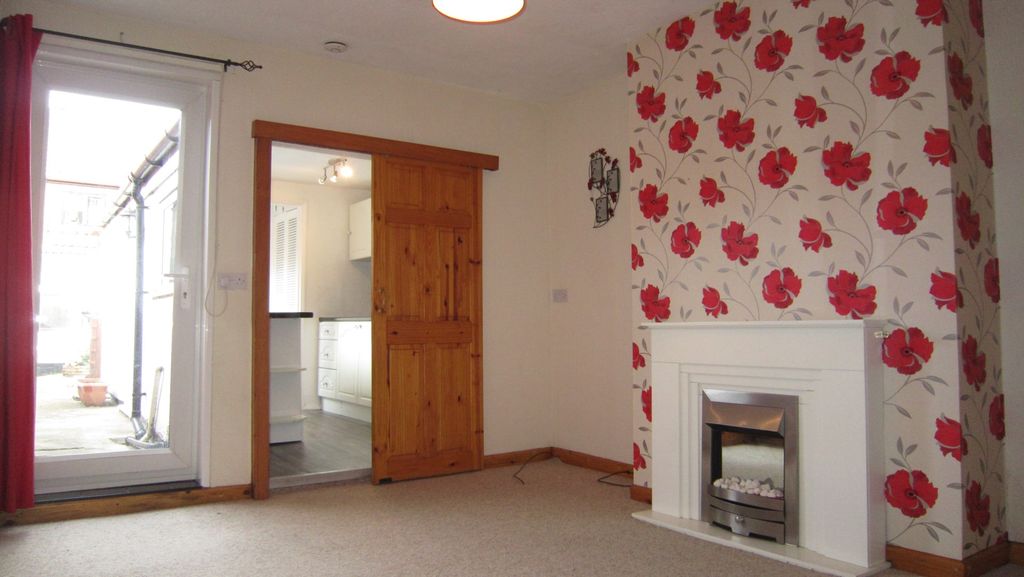 Property photo 3 of 12