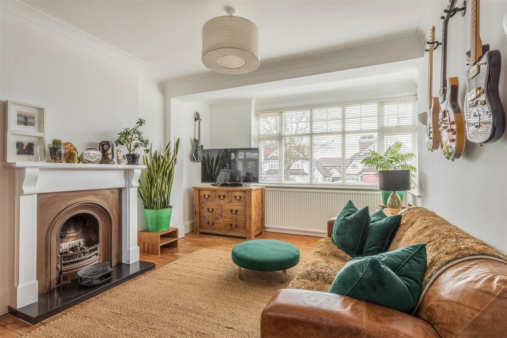 Property photo 2 of 28 11 Nevill Avenue-4.Jpg