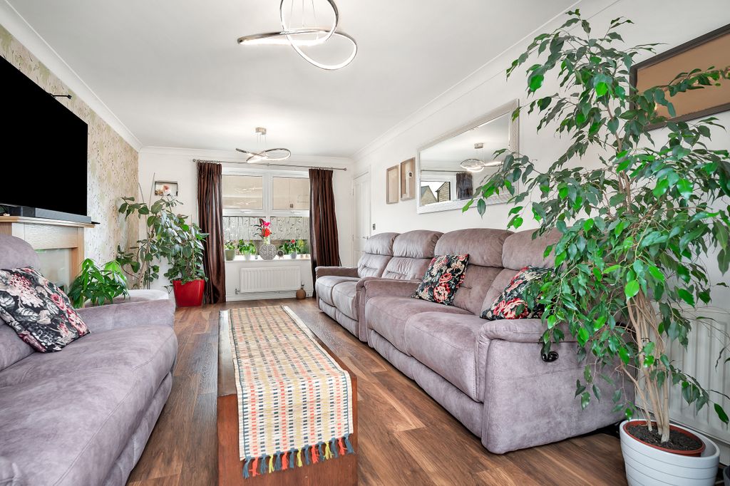 Property photo 3 of 22 5 New Hall Lane, Cambourne