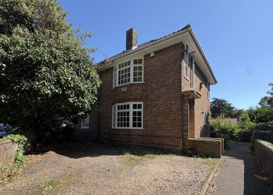 Property photo 1 of 12