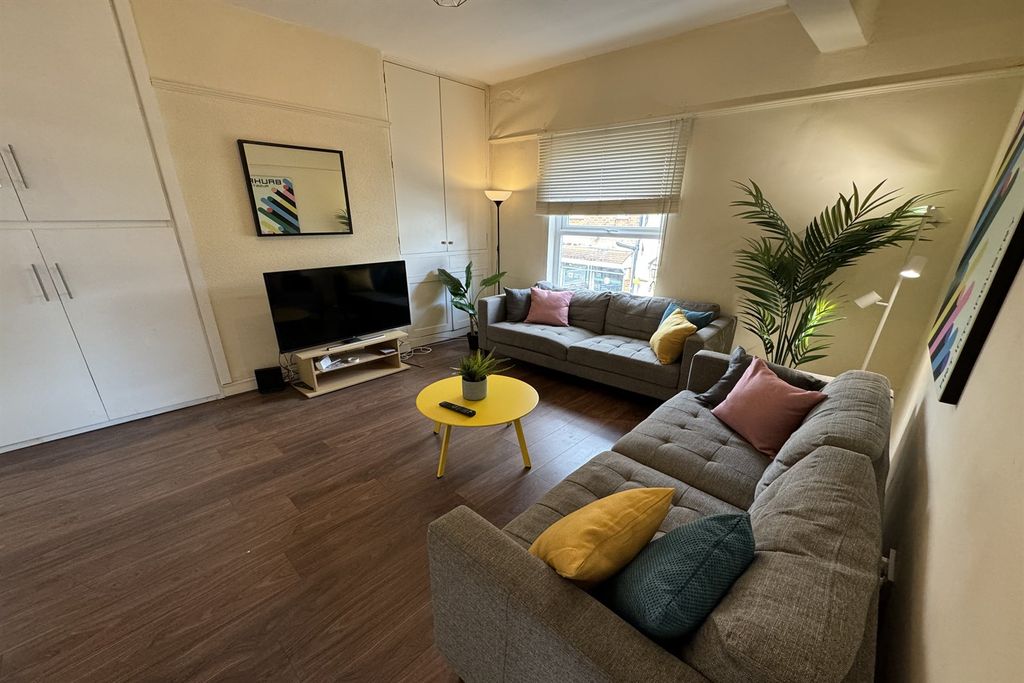 Property photo 1 of 20 (Main)