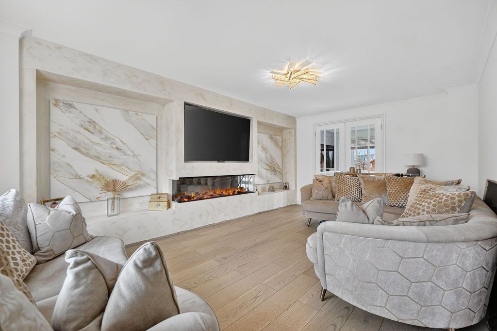 Property photo 2 of 26